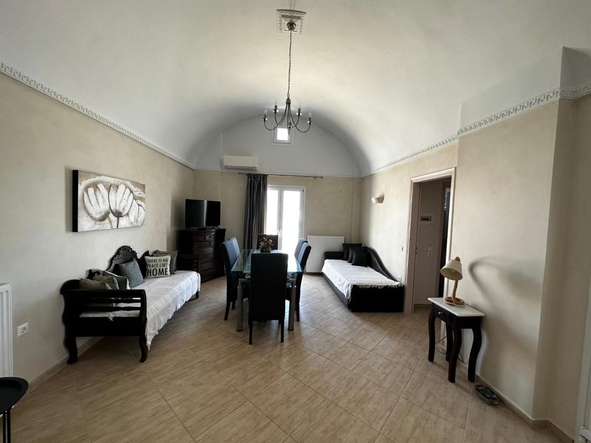 Veldi Art - Kamari Beach Apartment Fíra Kültér fotó
