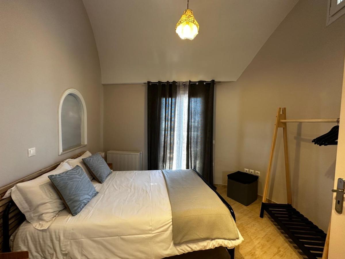 Veldi Art - Kamari Beach Apartment Fíra Kültér fotó