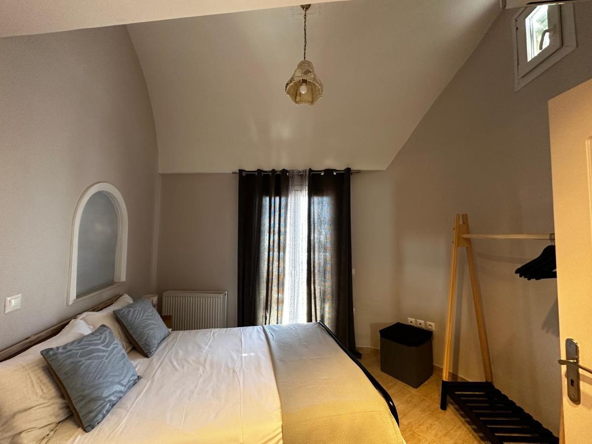 Veldi Art - Kamari Beach Apartment Fíra Kültér fotó