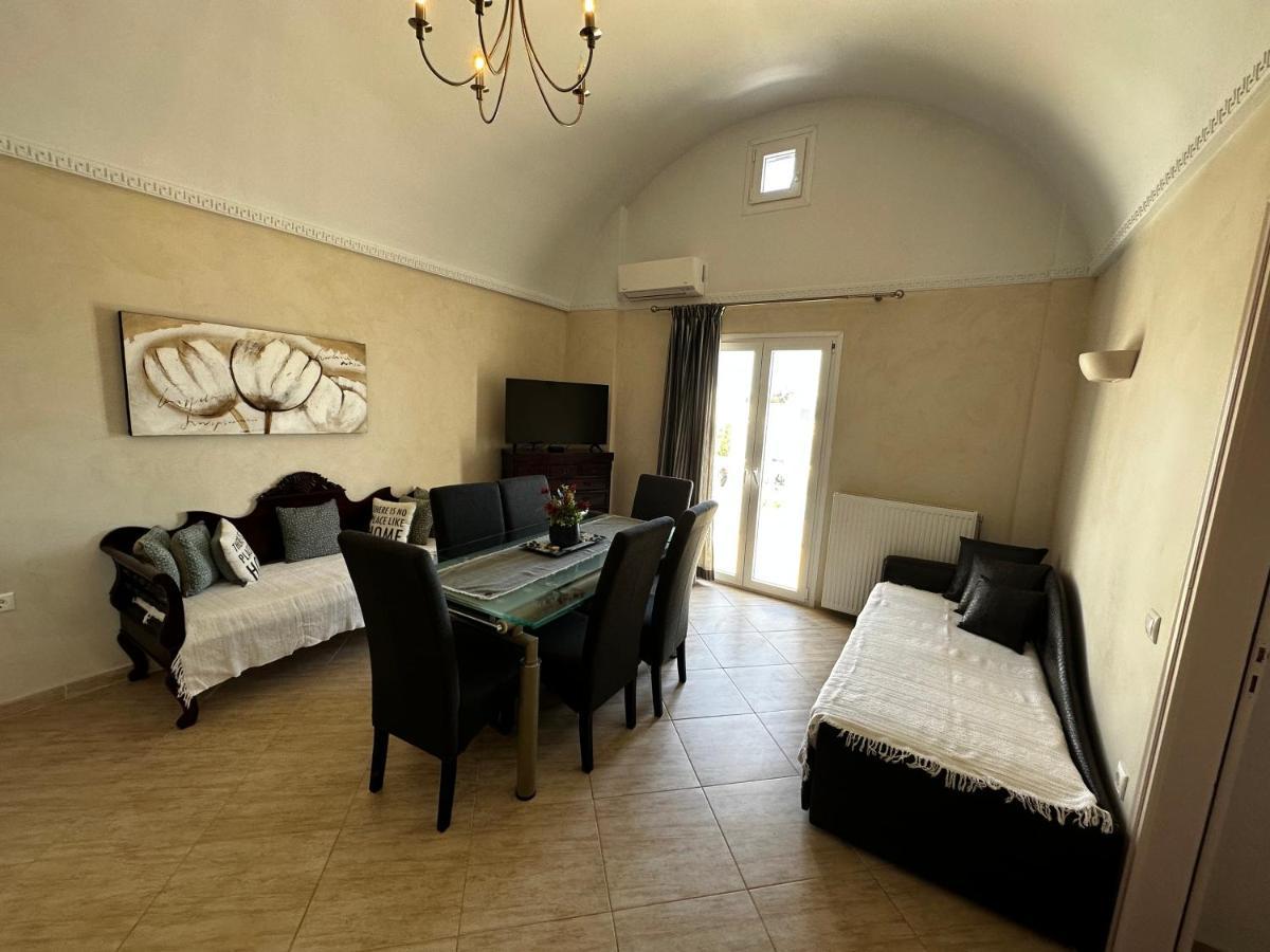 Veldi Art - Kamari Beach Apartment Fíra Kültér fotó