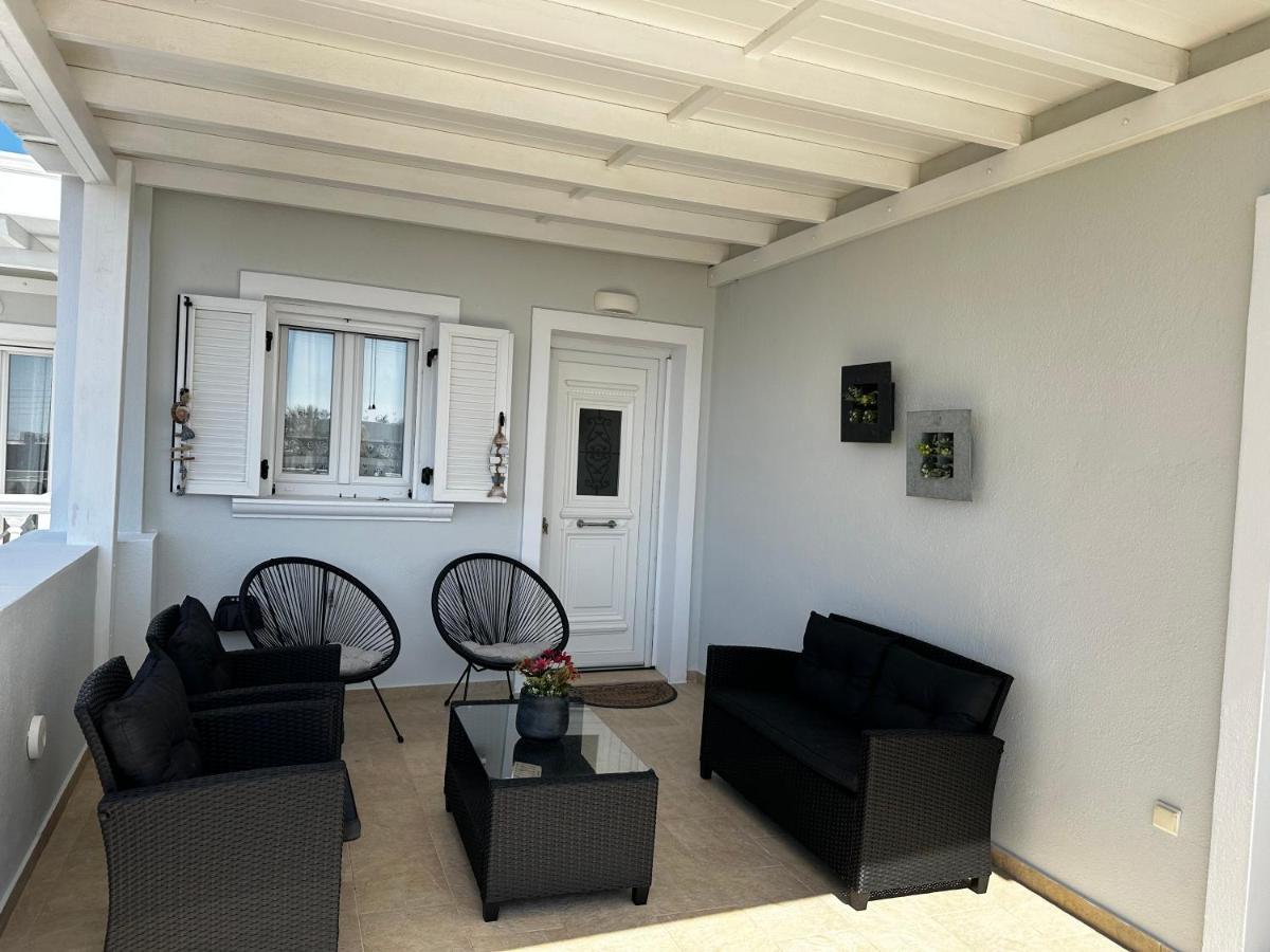 Veldi Art - Kamari Beach Apartment Fíra Kültér fotó