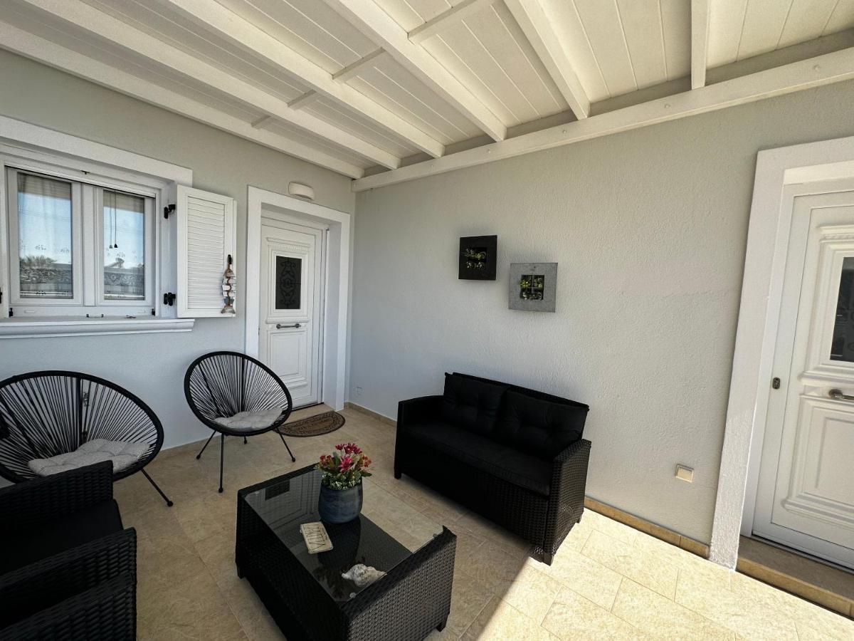 Veldi Art - Kamari Beach Apartment Fíra Kültér fotó