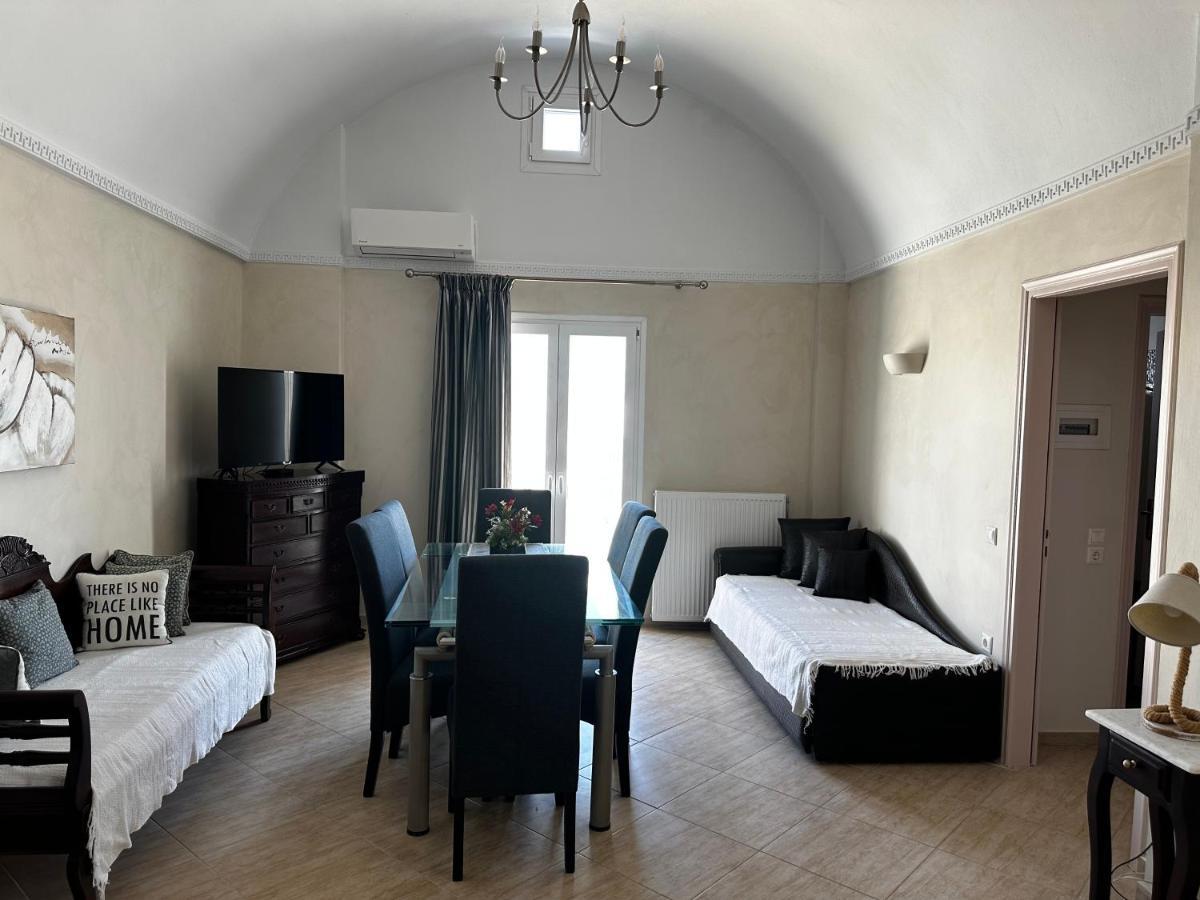Veldi Art - Kamari Beach Apartment Fíra Kültér fotó