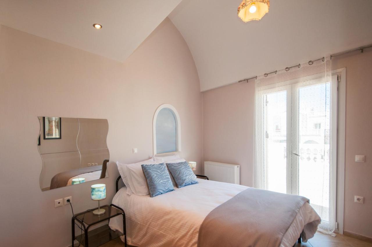 Veldi Art - Kamari Beach Apartment Fíra Kültér fotó
