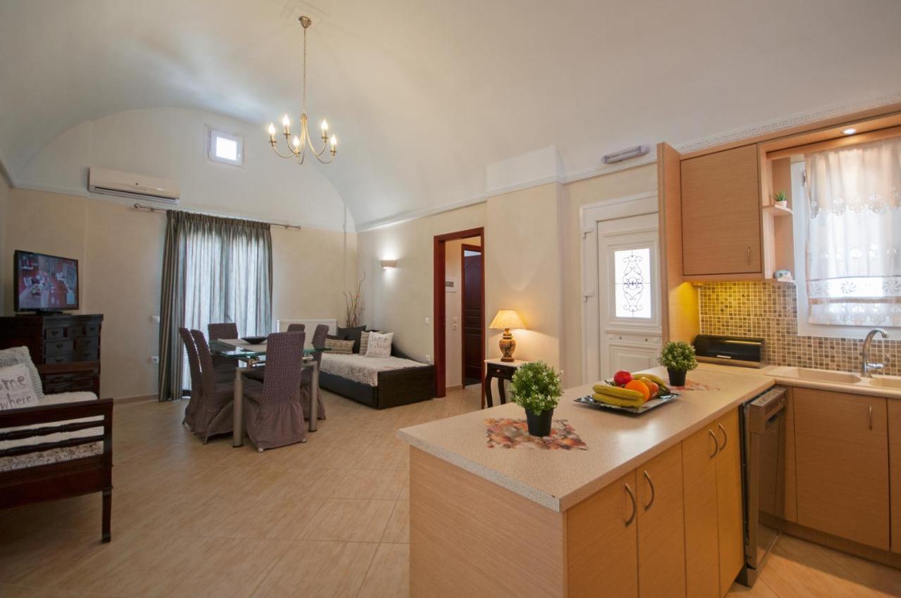 Veldi Art - Kamari Beach Apartment Fíra Kültér fotó