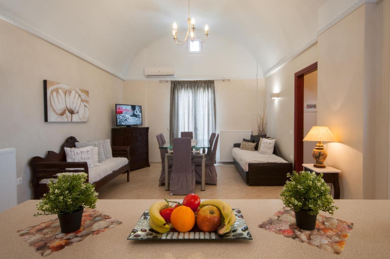 Veldi Art - Kamari Beach Apartment Fíra Kültér fotó