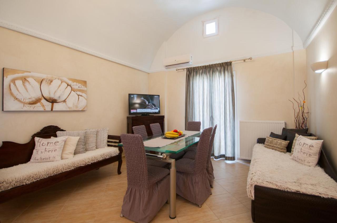 Veldi Art - Kamari Beach Apartment Fíra Kültér fotó